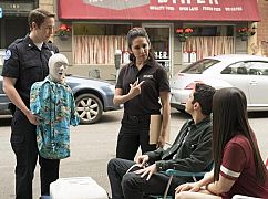 Alone Together: 1x04 „Pop Up” - zdjęcia promocyjne